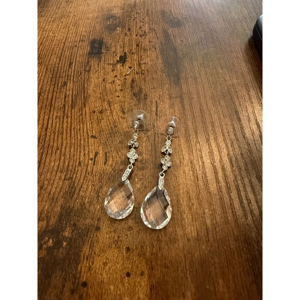 Dangle drop earrings